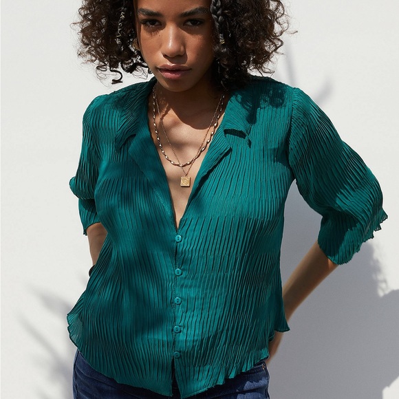 Urban Outfitters Textured Plisse Blouse Sz S NWT Green Light Split Hem 0161 - Picture 7 of 8
